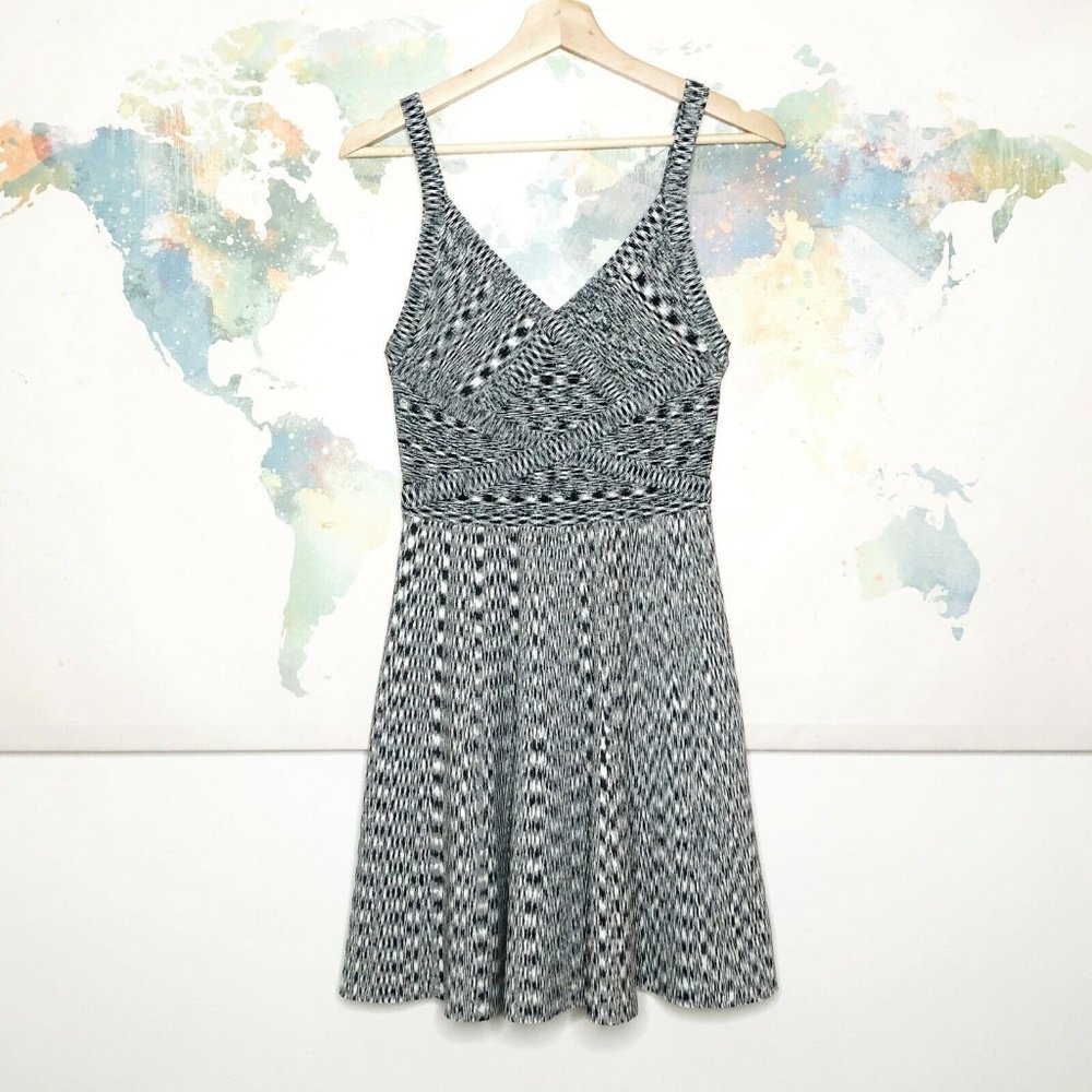 Guess Dress Size Medium Fit N Flare Bandage Double Strap Black White Stretchy